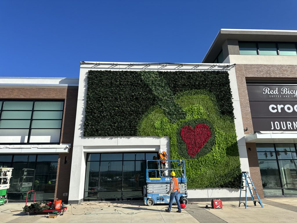 Designer Exterior Artificial Green Wall with Signage